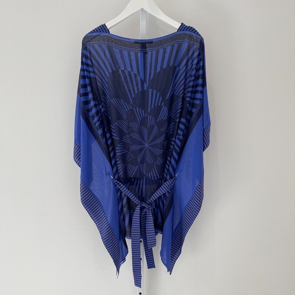 BCBG BLUE BLACK BELTED PONCHO TOP SIZE XS NWOTS! - Picture 2 of 16